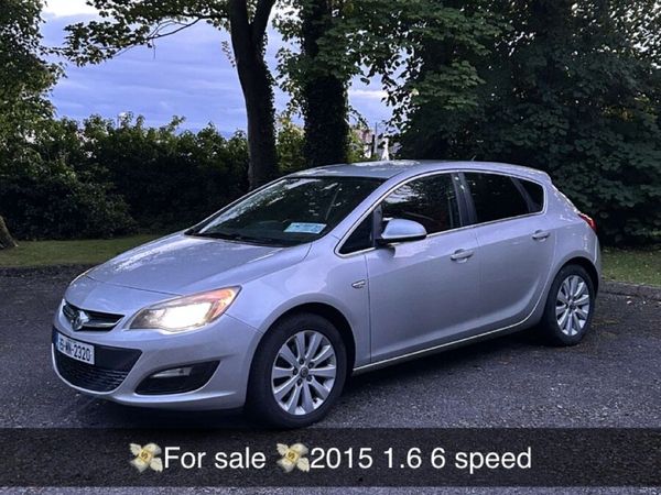 Vauxhall Astra Hatchback, Diesel, 2015, Silver