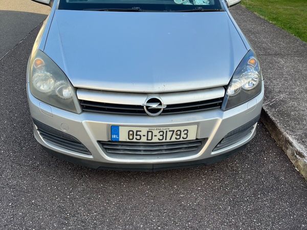 Opel Astra Hatchback, Petrol, 2005, Silver