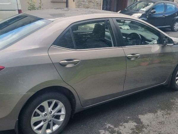 Toyota Corolla Saloon, Diesel, 2016, Bronze