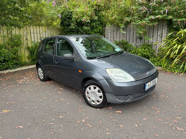 Ford Fiesta Hatchback, Petrol, 2004, Grey