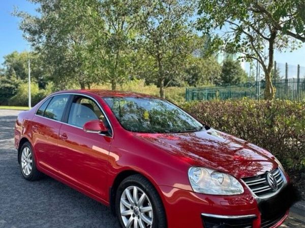 Volkswagen Jetta Saloon, Petrol, 2009, Red