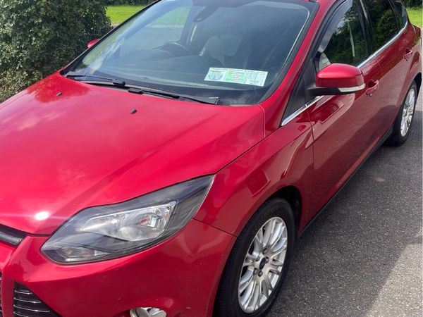 Ford Focus Hatchback, Diesel, 2014, Red