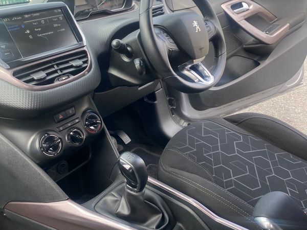 Peugeot 2008 Estate, Petrol, 2014, Grey
