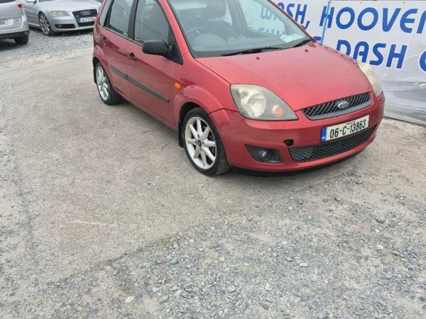 Ford Fiesta Hatchback, Petrol, 2006, Red
