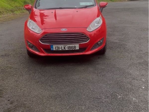 Ford Fiesta Hatchback, Diesel, 2013, Red