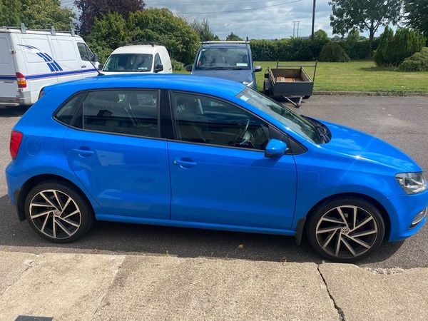 Volkswagen Polo Hatchback, Petrol, 2015, Blue