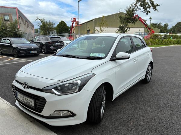 Hyundai i20 Hatchback, Petrol, 2017, White