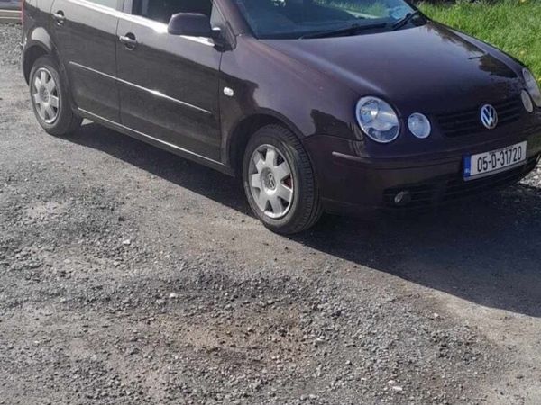 Volkswagen Polo Hatchback, Petrol, 2005, Red