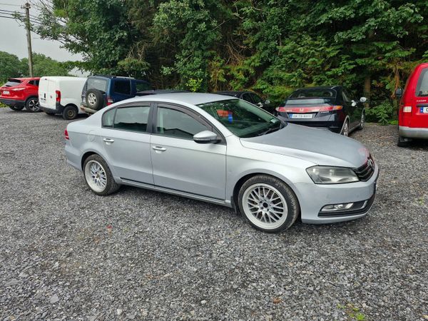 Volkswagen Passat Saloon, Diesel, 2011, Silver