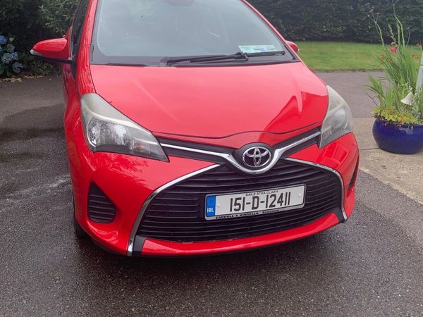 Toyota Yaris Hatchback, Petrol, 2015, Red