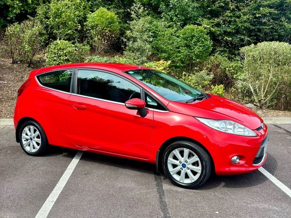 Ford Fiesta Hatchback, Diesel, 2010, Red