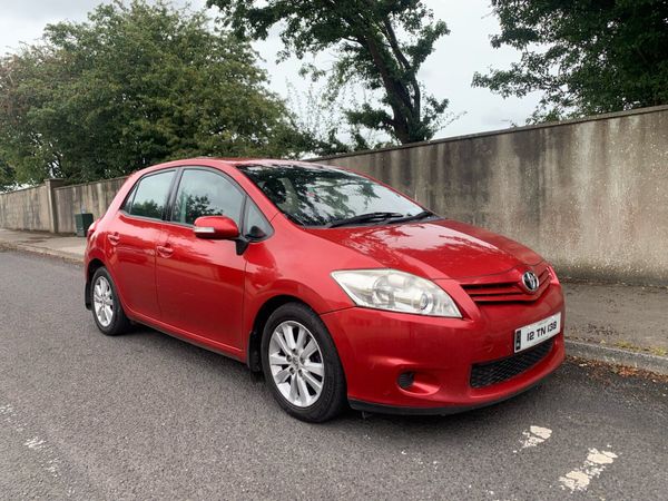 Toyota Auris Hatchback, Diesel, 2012, Red