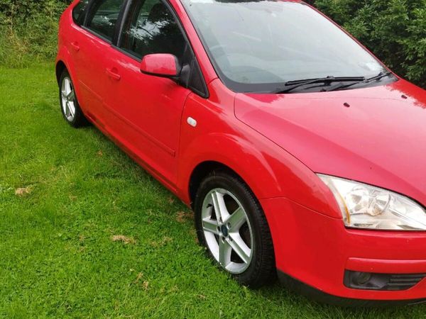 Ford Focus Hatchback, Petrol, 2008, Red