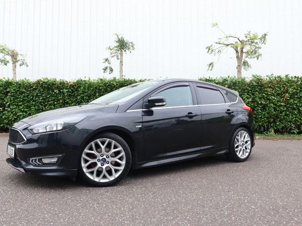 Ford Focus Hatchback, Petrol, 2015, Black