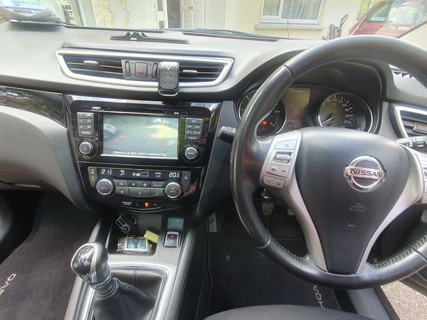 Nissan Qashqai SUV, Diesel, 2017, Black