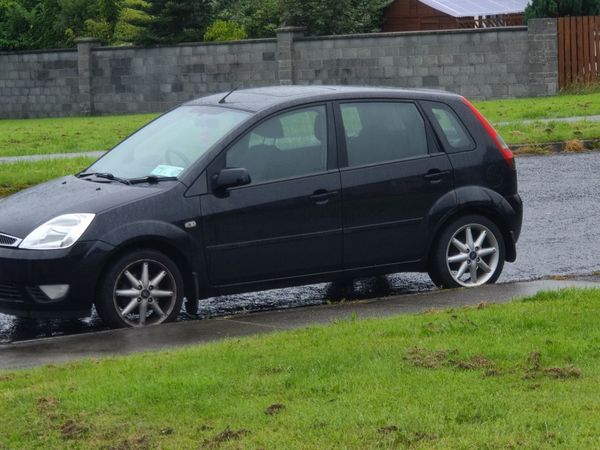 Ford Fiesta Hatchback, Petrol, 2005, Black