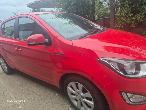 Hyundai i20 Hatchback, Diesel, 2014, Red