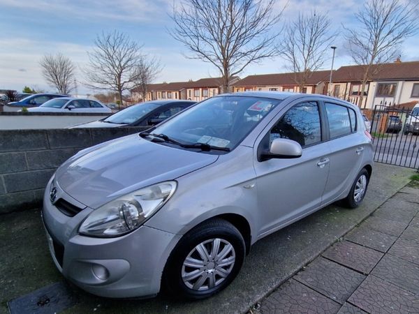 Hyundai i20 Hatchback, Petrol, 2009, Silver
