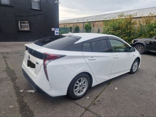 Toyota Prius Hatchback, Petrol Hybrid, 2017, White