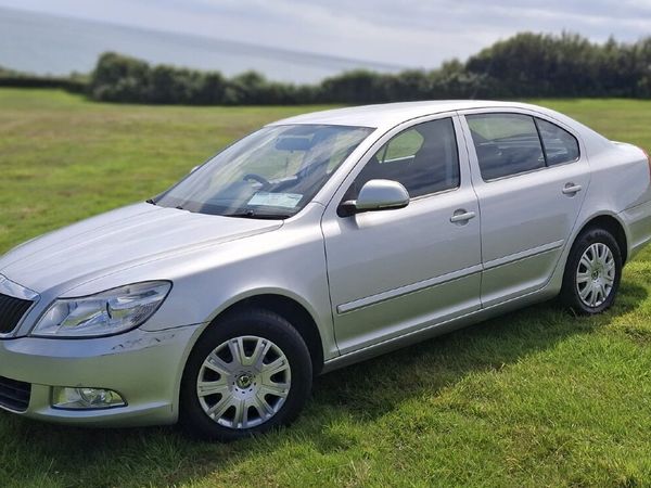 Skoda Octavia Hatchback, Petrol, 2010, Silver