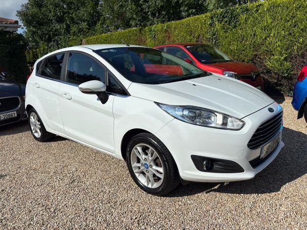 Ford Fiesta Hatchback, Petrol, 2015, White