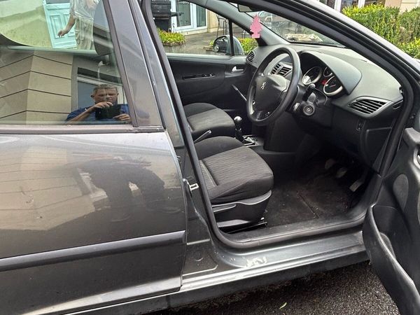 Peugeot 207 Hatchback, Diesel, 2010, Grey