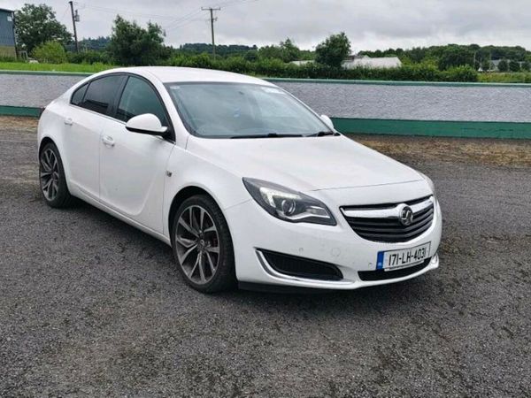 Vauxhall Insignia Hatchback, Diesel, 2017, White