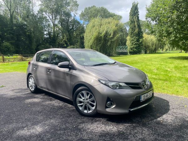 Toyota Auris Hatchback, Diesel, 2013, Bronze
