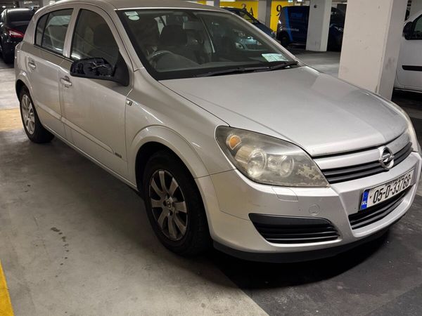 Opel Astra Hatchback, Petrol, 2005, Silver