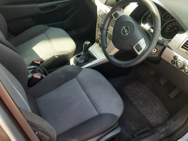 Opel Astra Saloon, Diesel, 2008, Silver