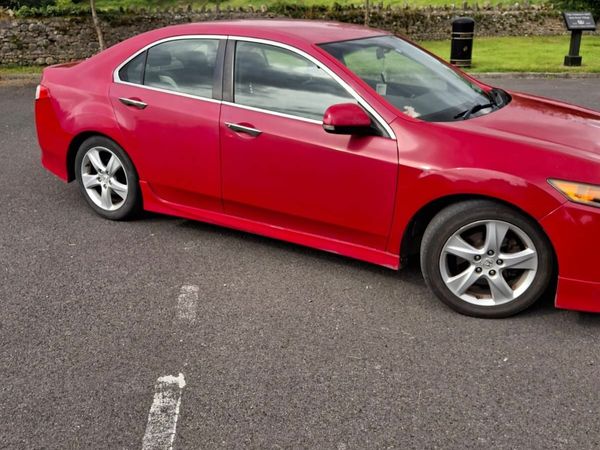 Honda Accord Saloon, Diesel, 2010, Red