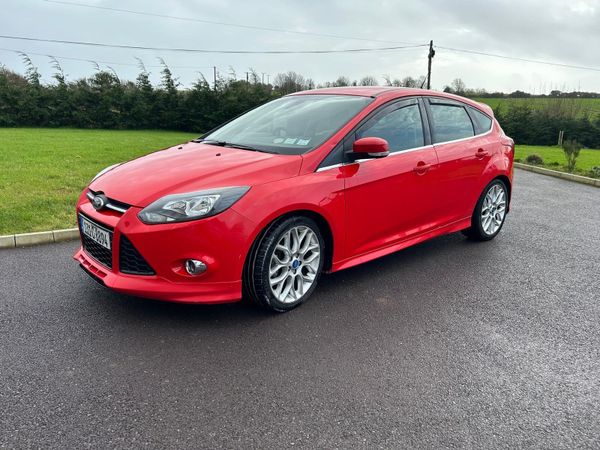 Ford Focus Hatchback, Diesel, 2013, Red