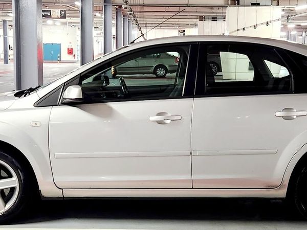 Ford Focus Hatchback, Petrol, 2008, Silver