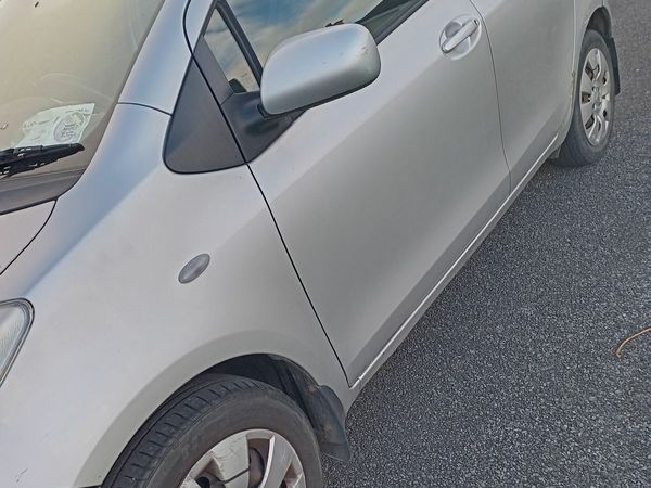 Toyota Yaris Hatchback, Petrol, 2008, Silver