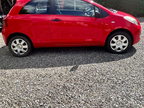 Toyota Yaris Hatchback, Petrol, 2009, Red