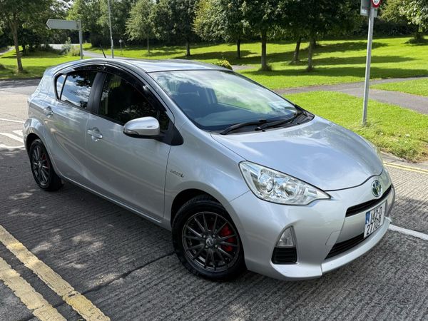 Toyota Aqua Hatchback, Petrol Hybrid, 2014, Silver