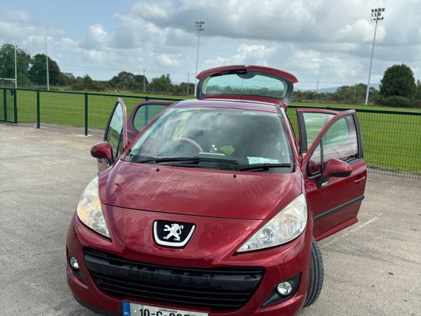 Toyota Avensis Hatchback, Diesel, 2010, Red