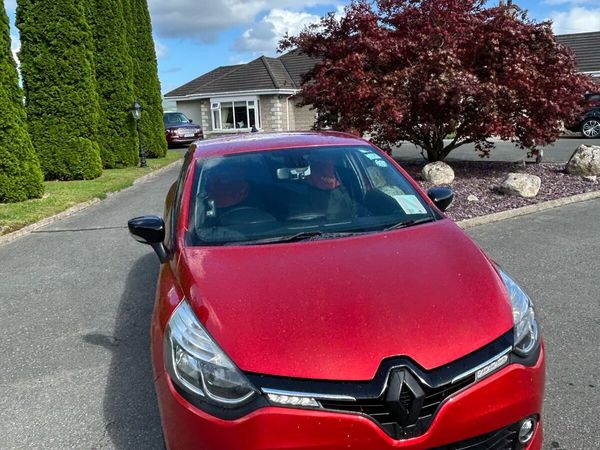 Renault Clio Hatchback, Diesel, 2016, Red