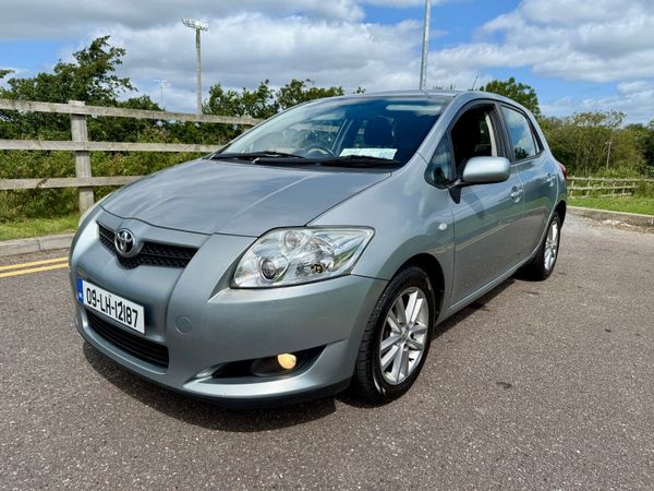 Toyota Auris Hatchback, Petrol, 2009, Silver