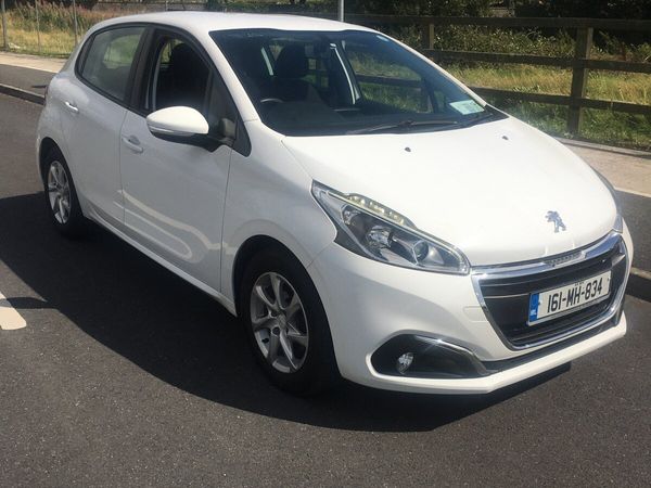 Peugeot 208 Hatchback, Petrol, 2016, White