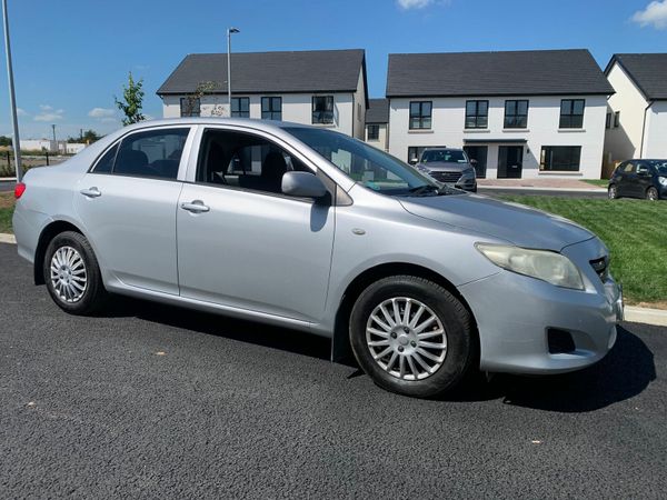 Toyota Corolla Saloon, Petrol, 2010, Silver