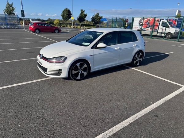 Volkswagen Golf Hatchback, Petrol, 2015, White