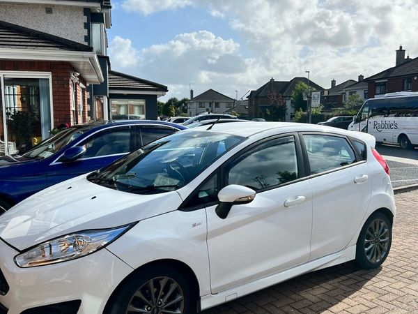 Ford Fiesta Hatchback, Petrol, 2017, White