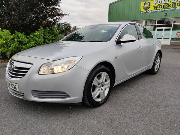 Vauxhall Insignia Hatchback, Diesel, 2011, Silver