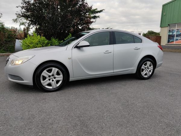 Vauxhall Insignia Hatchback, Diesel, 2011, Silver