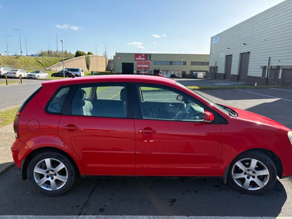 Volkswagen Polo Hatchback, Petrol, 2008, Red