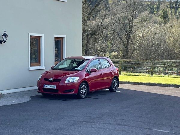 Toyota Auris Hatchback, Petrol, 2008, Red