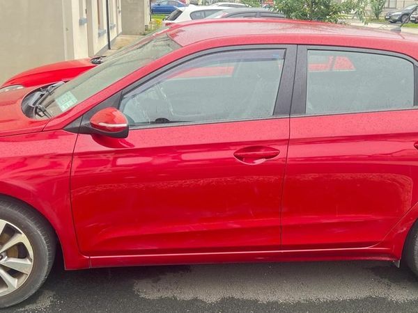 Hyundai i20 Hatchback, Petrol, 2017, Red