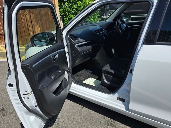 Suzuki Swift Hatchback, Petrol, 2014, White