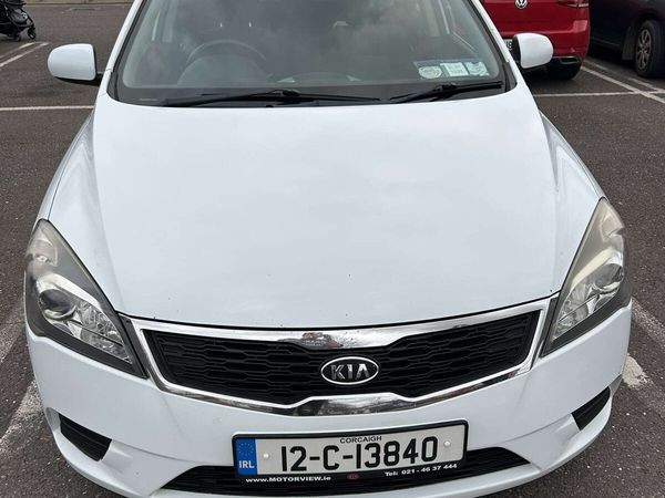 Kia Ceed Hatchback, Diesel, 2012, White